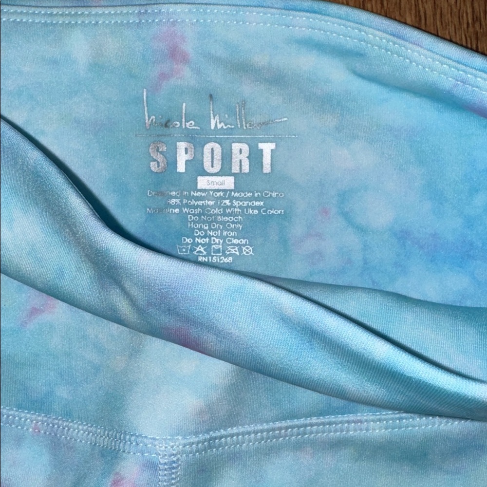Nicole Miller Sport Tie-Dye Capri Leggings Ocean 🌊 Blue NWT - Picture 3 of 4